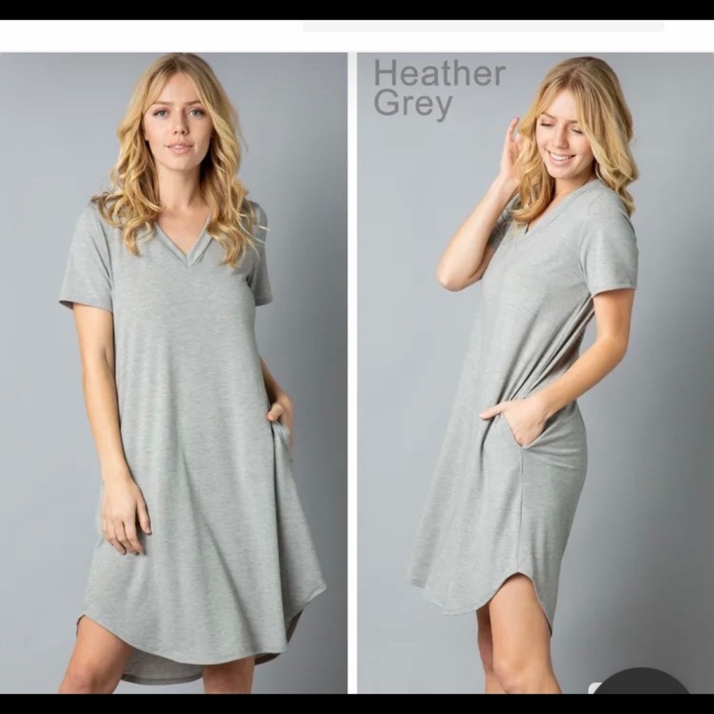Acting Pro Basic V-neck Casual dress PLUS